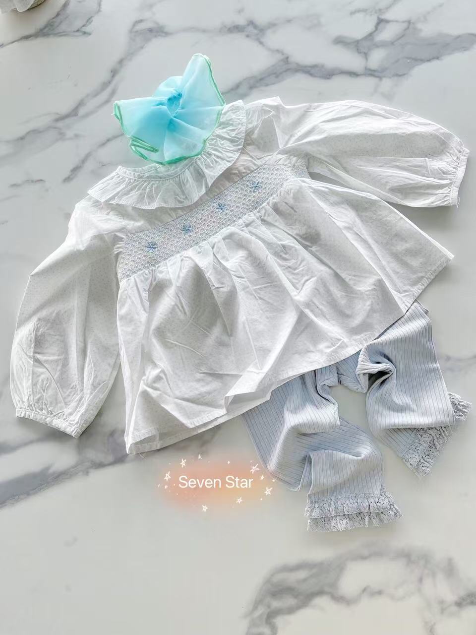 Blue ruffled hem leggings