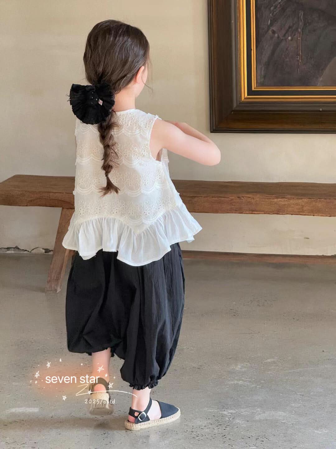 Embroidered Flower Sleeveless Shirt