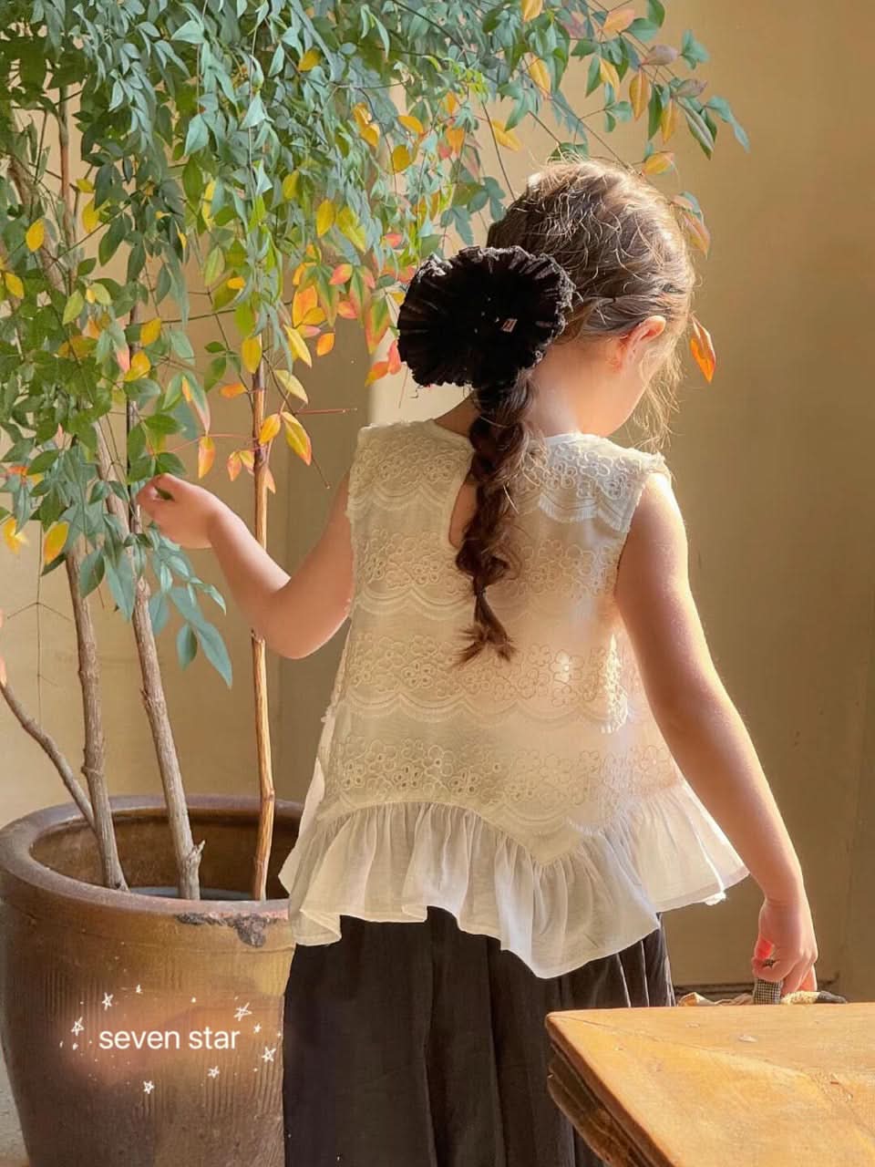 Embroidered Flower Sleeveless Shirt