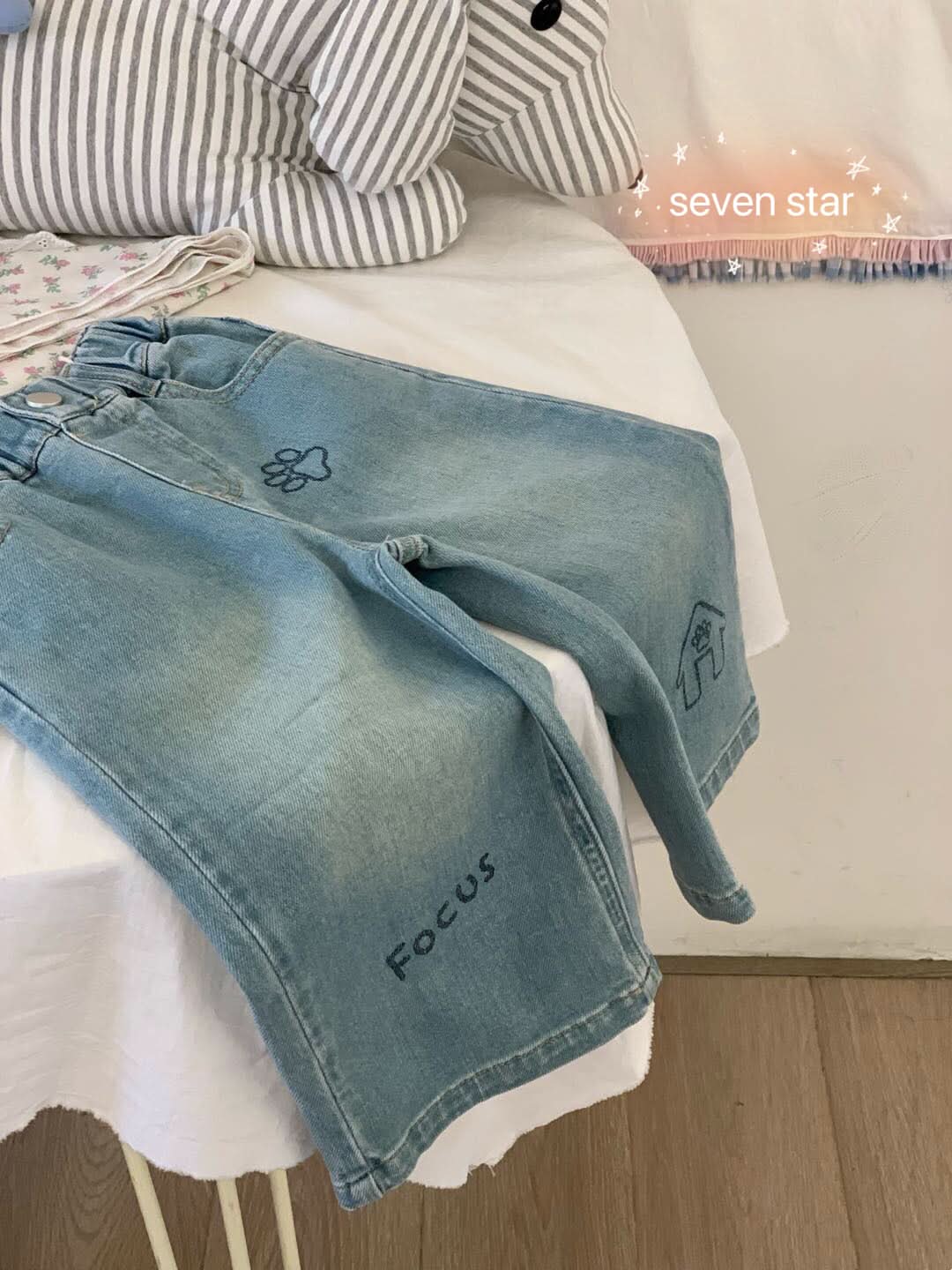 Puppy Paws Graphic Jeans