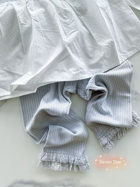 Blue ruffled hem leggings