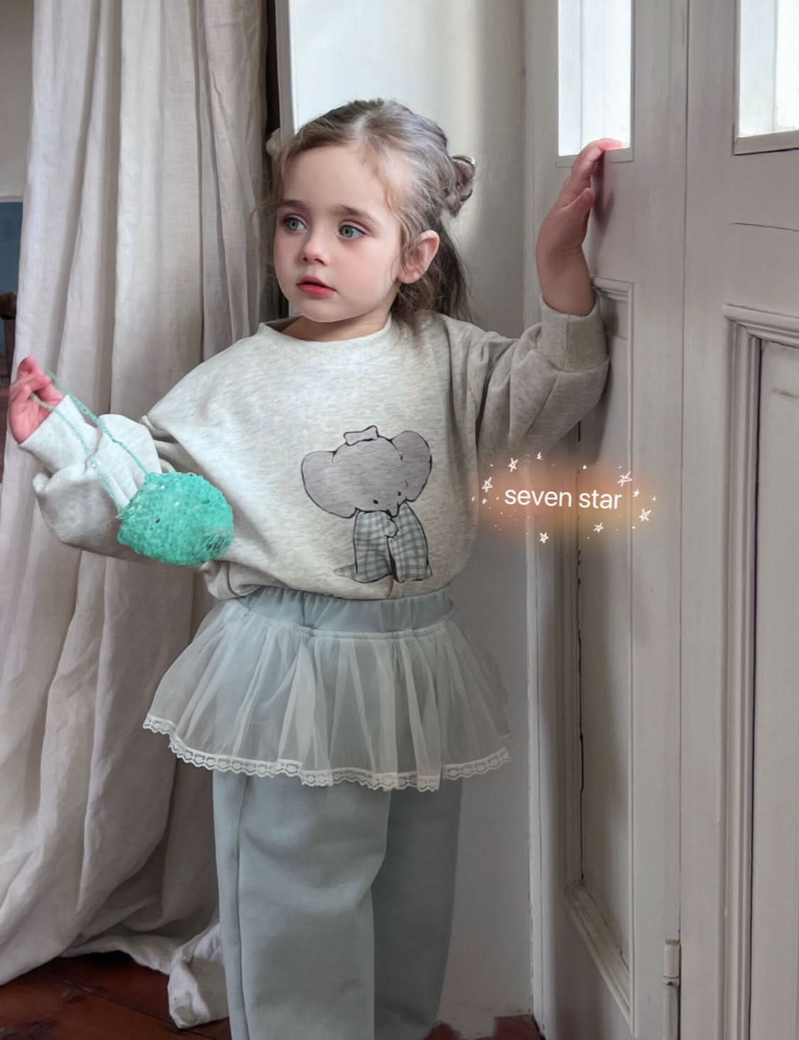 Crew-neck Elephant Cartoon Sweatshirt