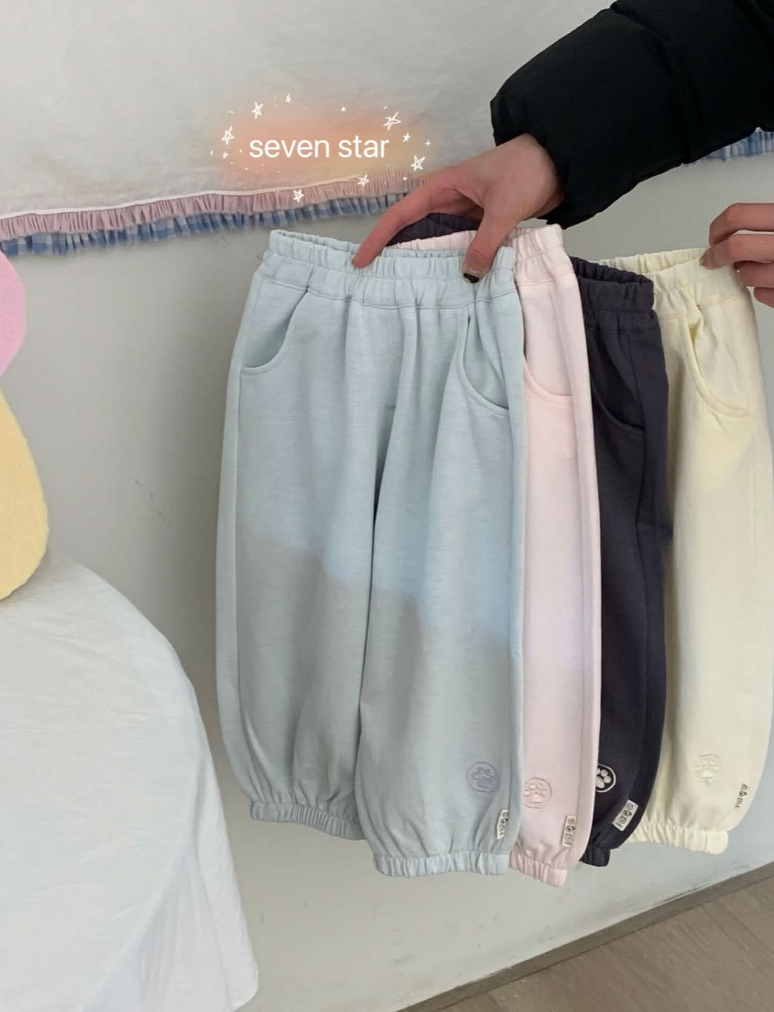 Puppy Paws Embroidery Sweatpants-Pink