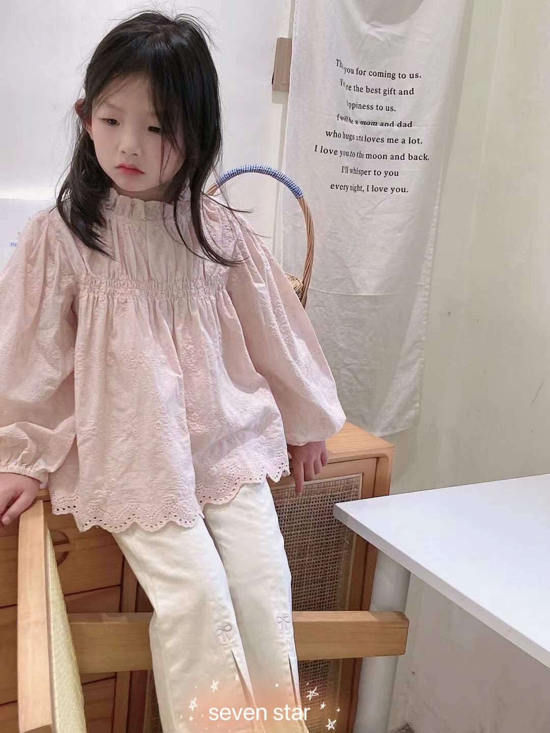白色喇叭裤