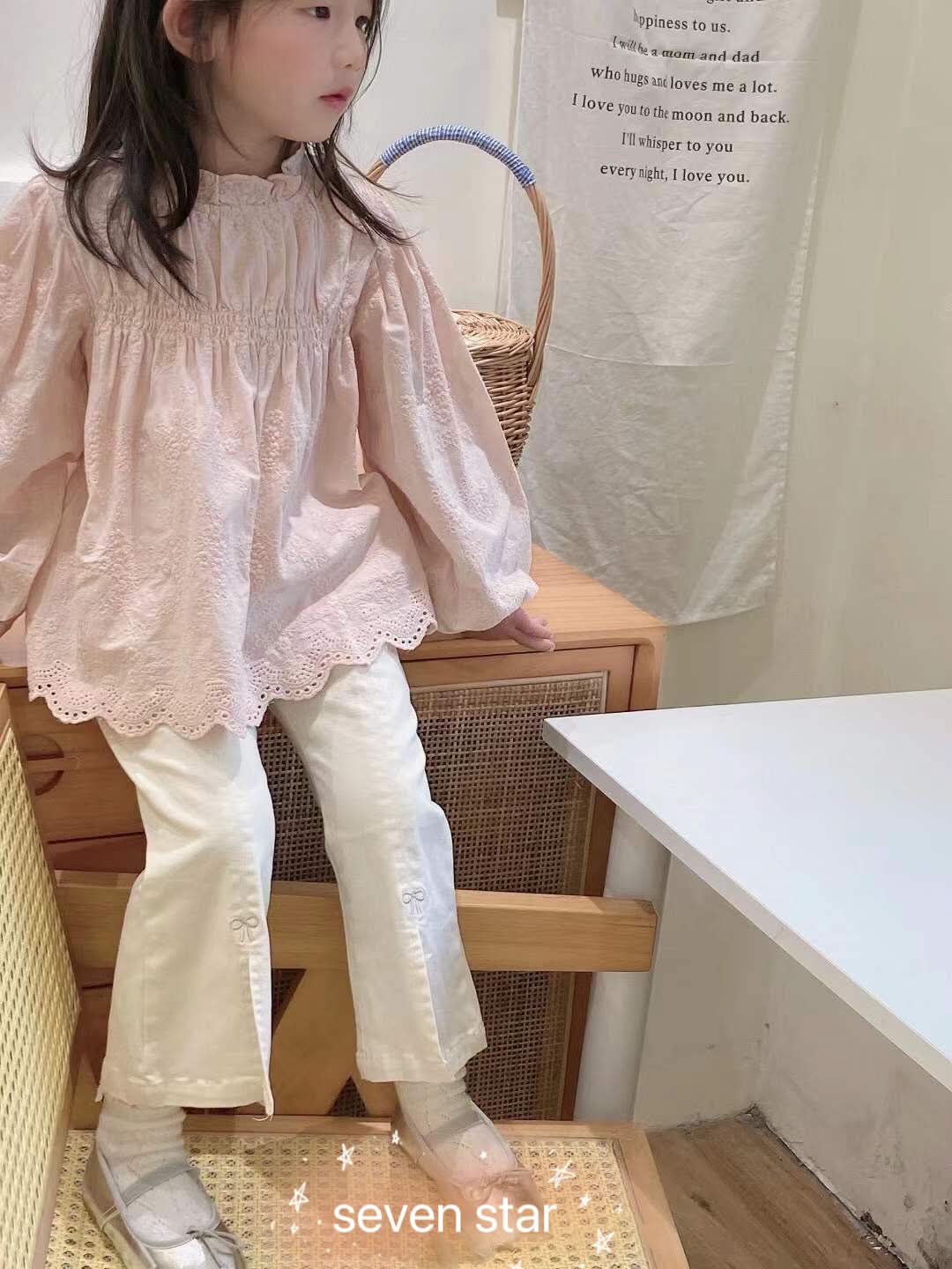 白色喇叭裤